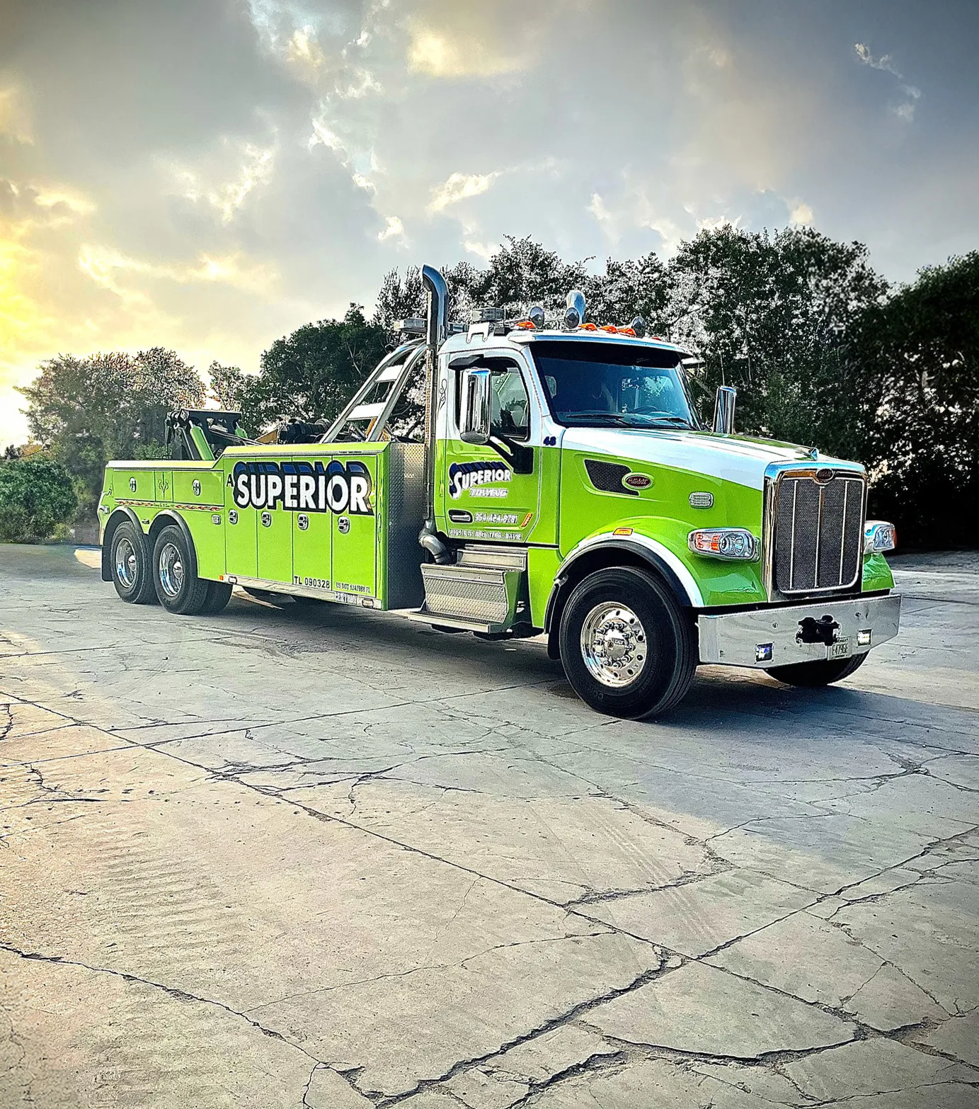 Superior Towing heavy-duty wrecker truck in Davie, Florida providing 24/7 towing, recovery, and heavy equipment services